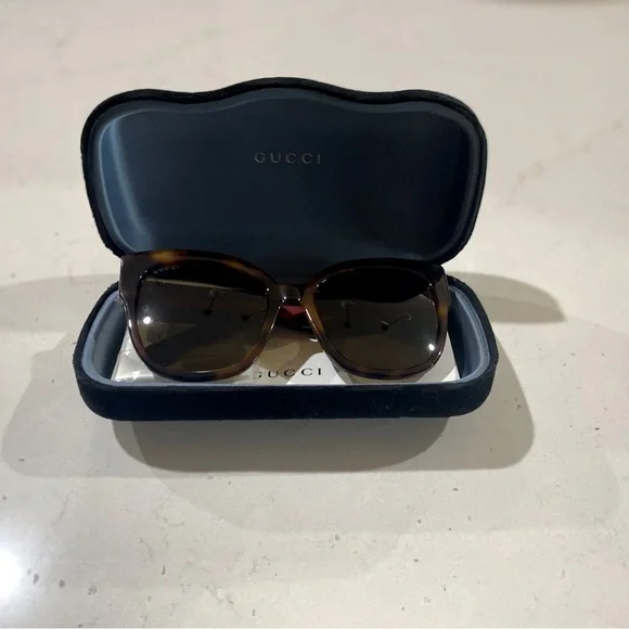 Used Gucci sunglasses with case - women Gucci | Accessories | Vintage Gucci Oversized Sunglasses  main image 4